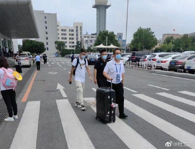 臀部漂亮的同事